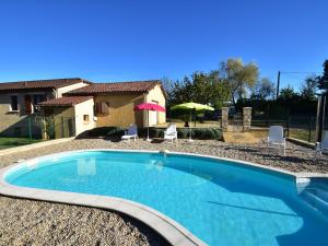 Cosy Holiday Home in Saint-Laurent-la-Vallee with Pool