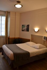 Hotels Hotel La Porte Saint Pierre-Logis Hotel Intra Muros : photos des chambres