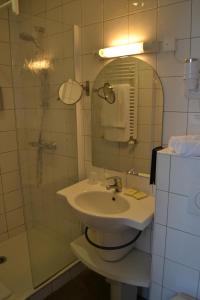 Hotels Hotel La Porte Saint Pierre-Logis Hotel Intra Muros : photos des chambres