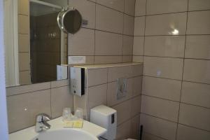 Hotels Hotel La Porte Saint Pierre-Logis Hotel Intra Muros : photos des chambres