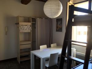 Appartements Studios des Templiers : Studio Constance