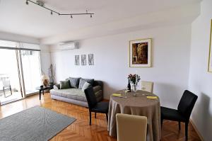 Fran Green & Blue apartment 