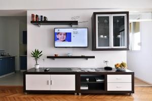 Fran Green & Blue apartment