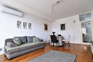 Fran Green & Blue apartment