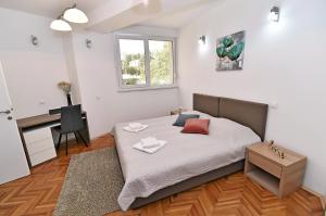 Fran Green & Blue apartment 