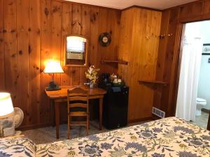Queen Room room in Cedar Ridge Cabins