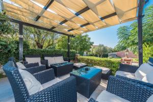 Poolside Stone Residences - Marina Bok 