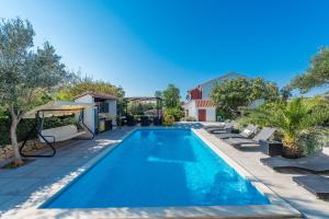 Poolside Stone Residences - Marina Bok