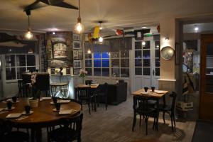 Hotels Hotel La Porte Saint Pierre-Logis Hotel Intra Muros : photos des chambres