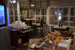 Hotels Hotel La Porte Saint Pierre-Logis Hotel Intra Muros : photos des chambres