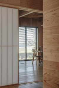 Amakusa Ebisu House -天草 えびすHOUSE , 港の前に建つ自然素材の一軒家-