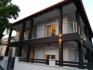 Fantastic Four Apartments - Néoi Epivátai