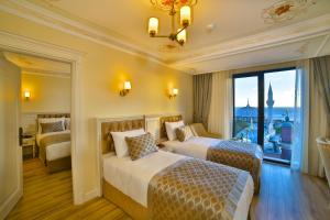 Family Junior Suite with Sea View room in Yılsam Sultanahmet Hotel