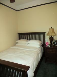 Three-Bedroom Suite room in The Polo Inn Bridgeport U.S.A.