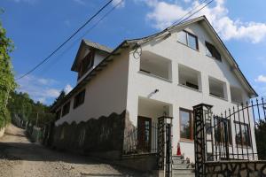 Three-Bedroom Apartment room in Colt de rai