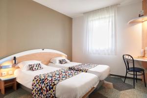 Hotels Atena Bordeaux Sud Est Creon - Velo Friendly : Chambre Lits Jumeaux