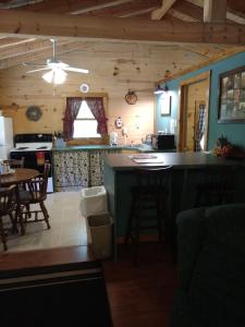 Two-Bedroom Apartment room in Crossroads Motel & Cabins