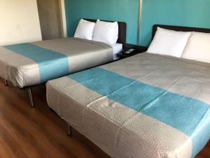 Deluxe Quadruple Room - Non-Smoking room in Motel 6-Odessa TX - 2nd Street