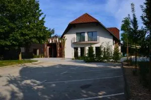 拉卡尔酒店 - 采列