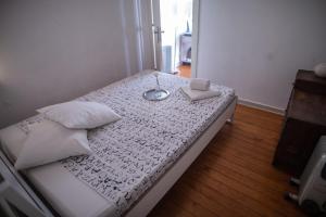 The Blue House - Bica Yellow Tram