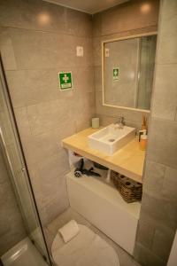 The Blue House - Bica Ropers