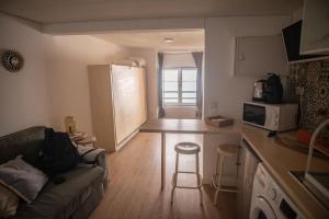 The Blue House - Bica Ropers