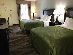 Double Room with Two Double Beds - Non-Smoking room in Quality Inn Baltimore West