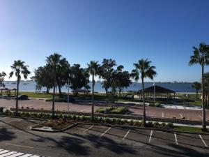 Deluxe Suite with Sea View room in Sea Breeze Manor Inn