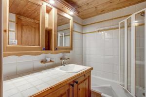 Appartements Residence Les Fermes de Meribel - maeva Home : Appartement 3 Chambres Select (6 Personnes)