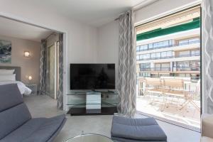 Carlton area: New 2 beds 2 baths