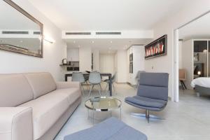 Carlton area: New 2 beds 2 baths