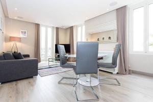 1 bedroom in front of the Palais!