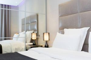 1 bedroom in front of the Palais!