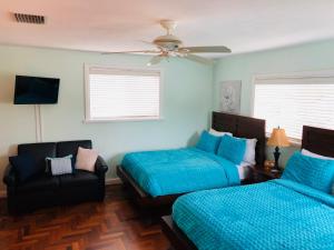 Deluxe Quadruple Room room in Blue House Miami