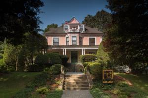 The Lion and the Rose Bed and Breakfast