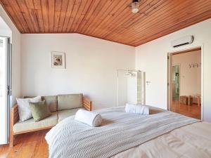 Down Chiado Easy Apart