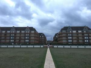 The golden triangle Apartment