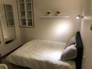 Appartements Studio 2 pers en vieille ville parking gratuit - by La Source d'OrFee : photos des chambres