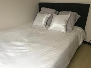 Appartements Studio 2 pers en vieille ville parking gratuit - by La Source d'OrFee : photos des chambres