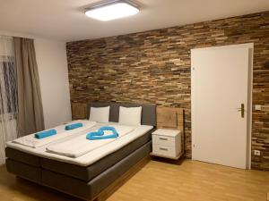 Triple Room room in Gasthaus & Hotel Backhendlstation
