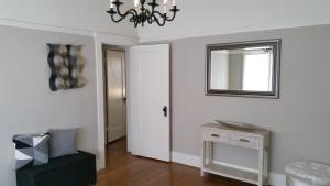 Spacious, Sunny House in BerkeleyOakland Rockridge