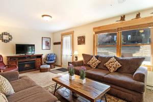 Two-Bedroom Apartment room in Notchtop Mountain 205 Condo