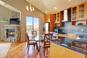 Mount Cairns 16A Condo