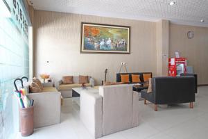 RedDoorz near UNS Solo