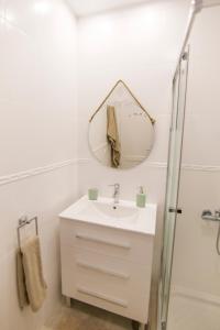 Deluxe Apartment. 50 meters Beach