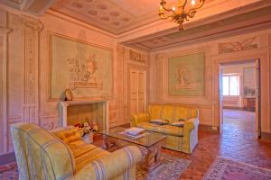 Villa Camaiore by PosarelliVillas