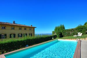 Villa Camaiore by PosarelliVillas