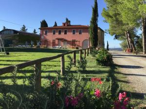 Podere Marilla Relax In Campagna Con Piscina Montelopio
