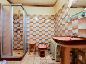 Maisons de vacances Cozy Holiday Home in Oradour with Private Garden : photos des chambres
