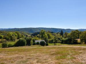 Maisons de vacances Cozy Holiday Home in Oradour with Private Garden : photos des chambres